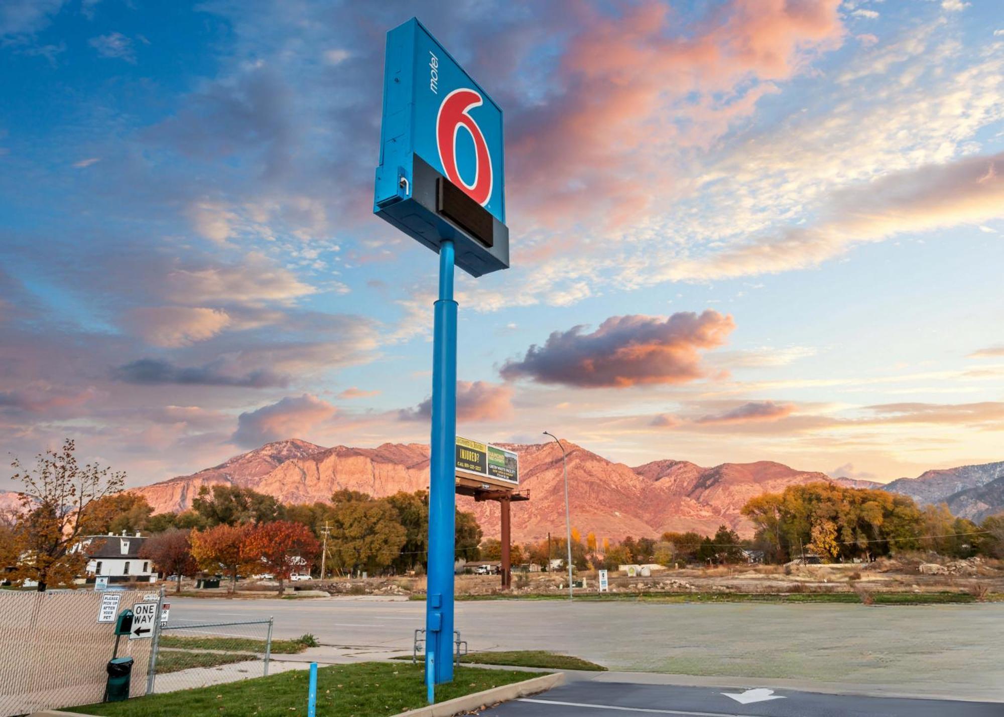 Motel 6 Ogden, Ut- Downtown Esterno foto